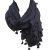 Motif noir sur fond noir. Un keffieh sobre et très élégant qui accompagne parfaitement toute tenue.  Keffieh Hirbawi Pure Black